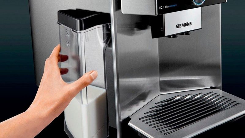 SIEMENS Kaffeevollautomat EQ.9 s300 TI923509DE extra leise automatische Milchsystem-Reinigung bis zu 6 individuelle Profile Schwarz