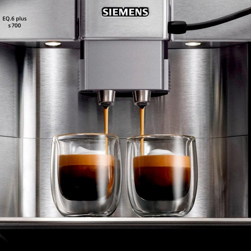 SIEMENS Kaffeevollautomat EQ.6 plus s700 TE657503DE automatische Reinigung zwei Tassen gleichzeitig 4 individuelle Profile beleuchtetes Tassenpodest Edelstahl