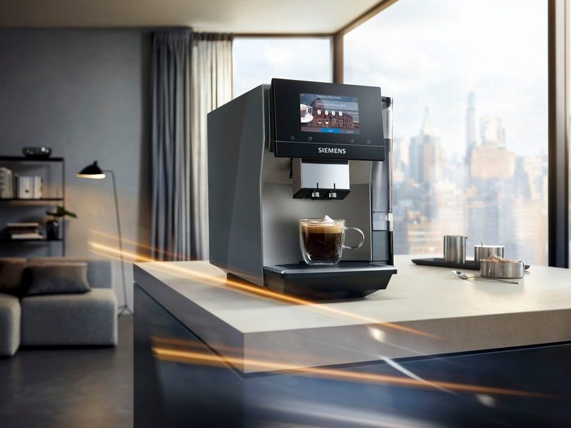 SIEMENS Kaffeevollautomat EQ.700 Inox silber metallic TP705D47 internationale Kaffeespezialitäten intuitives Full-Touch-Display speichern Sie bis zu 10 individuelle Kaffee-Favoriten automatische Milchsystem-Reinigung