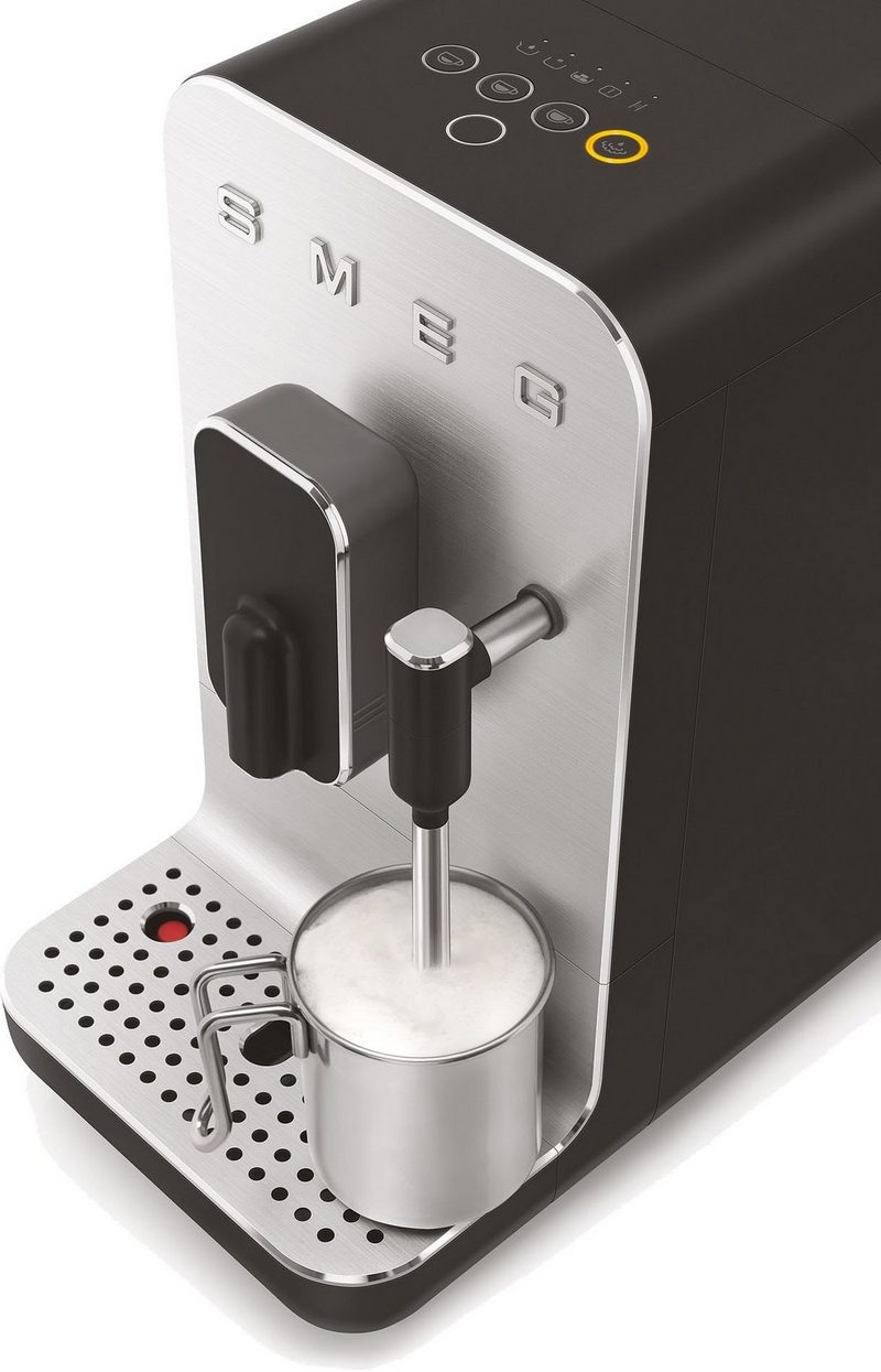 Smeg Kaffeevollautomat BCC02BLMEU Herausnehmbare Brüheinheit