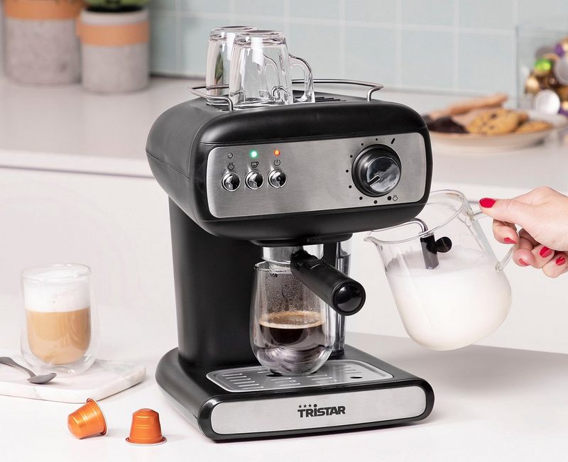 Tristar Espressomaschine CM-2276-DE mit Tassenwärmer und Milchschaum-Düse 20-bar