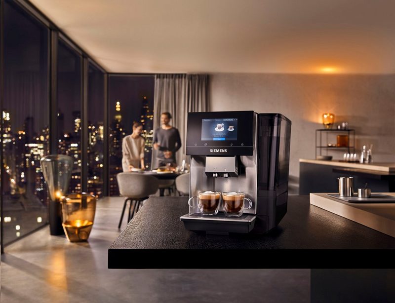 SIEMENS Kaffeevollautomat EQ.700 Inox silber metallic TP705D47 internationale Kaffeespezialitäten intuitives Full-Touch-Display speichern Sie bis zu 10 individuelle Kaffee-Favoriten automatische Milchsystem-Reinigung