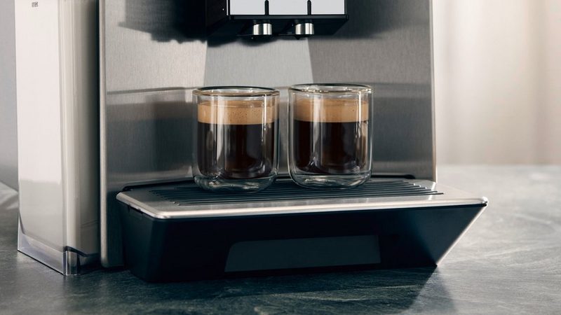 SIEMENS Kaffeevollautomat EQ900 TQ903D43 Home Connect App baristaMode superSilent 68” Full-Touch-Display