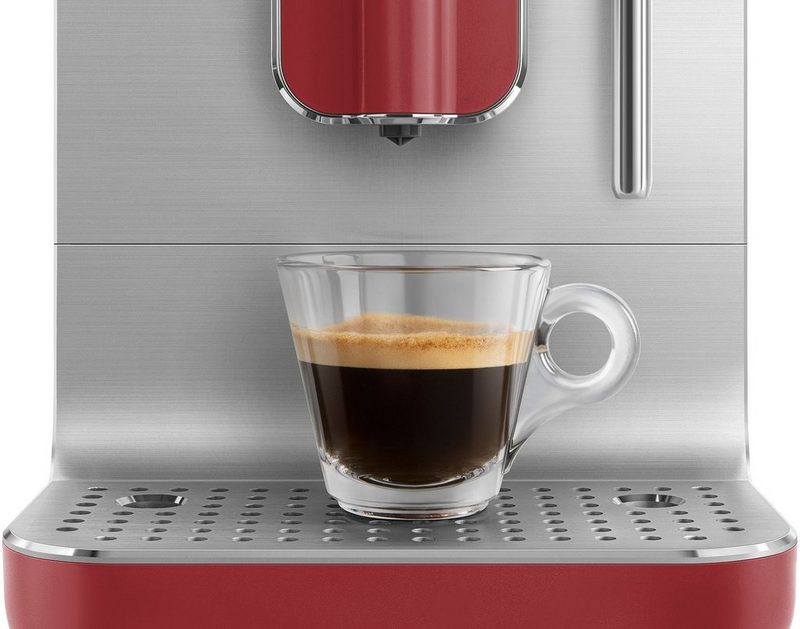 Smeg Kaffeevollautomat BCC02RDMEU Herausnehmbare Brüheinheit